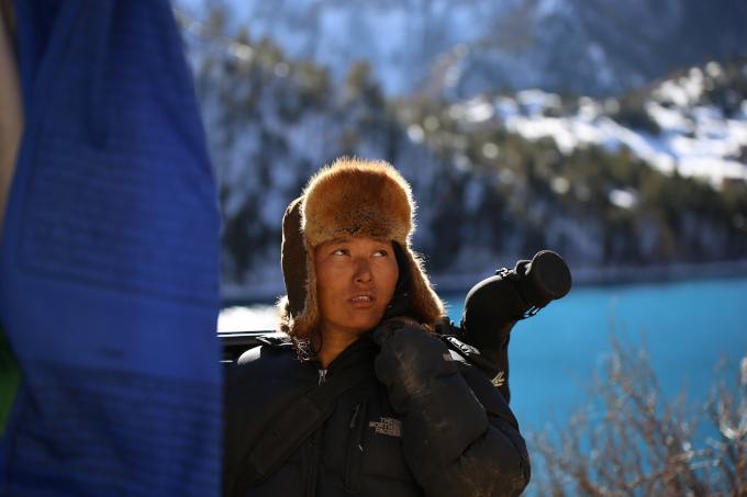Tshiring Lhamu Lama in den Bergen von Dolpo - Foto: Sonam Choekyi Lama