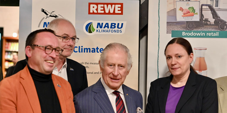 König Charles III. informiert sich zum NABU-Klimafonds