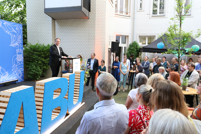 NABU-Präsident Jörg-Andreas Krüger spricht beim NABUsalon 2026 - Foto: Benedikt Dittrich