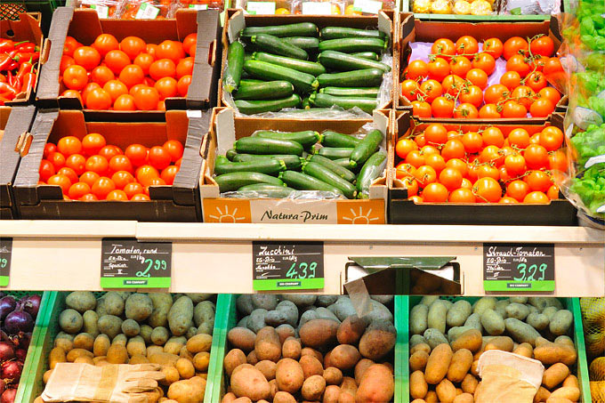 Gemüse im Biosupermarkt - Foto: NABU/Sebastian Hennigs